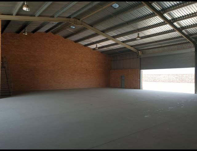 525M² WAREHOUSE TO LET IN BRENTWOOD PARK